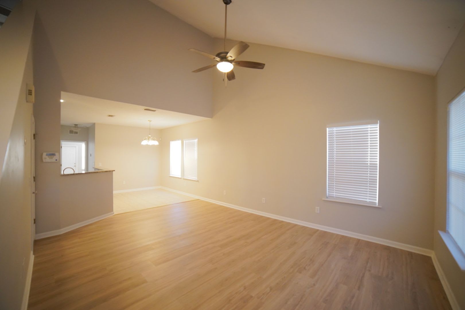 3 Bed 3 5 Bath Townhome In Nw – photo 2