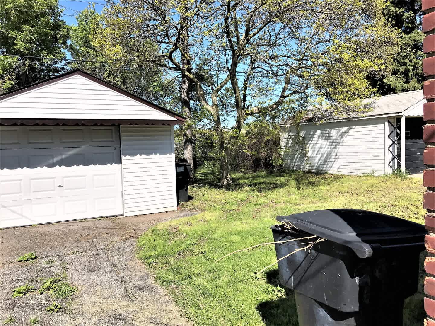 3 bedroom 1 Bath Bungalow – photo 3