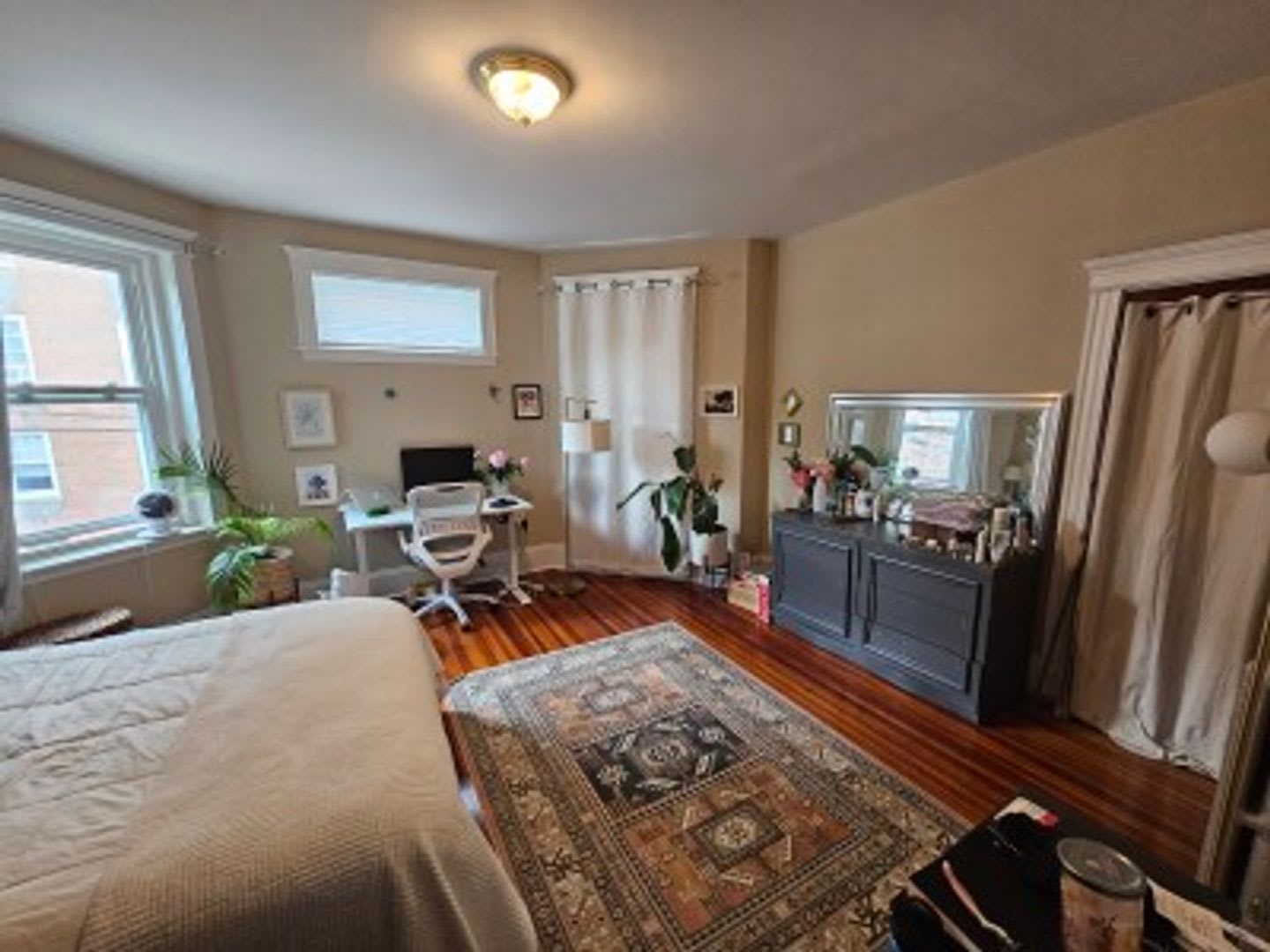 Fenway 5 bed 1.5 Bath – photo 1
