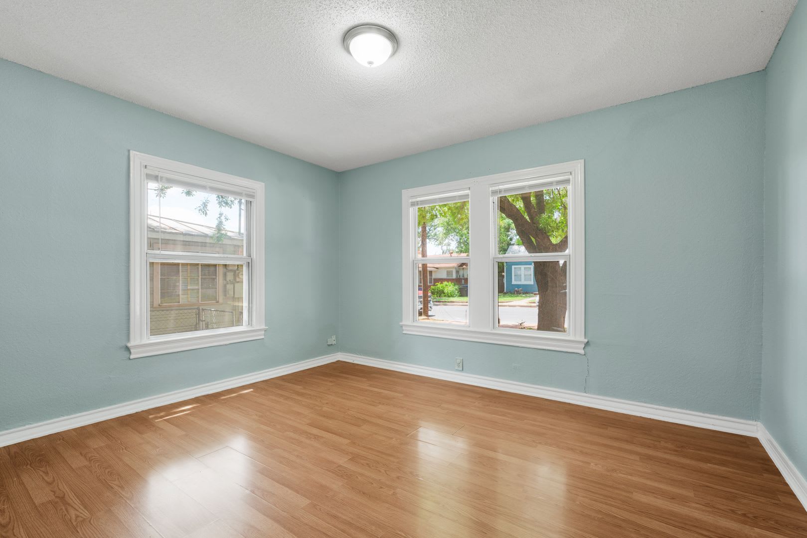 Cozy 2 Bedroom Home in Downtown San Antonio! – photo 5