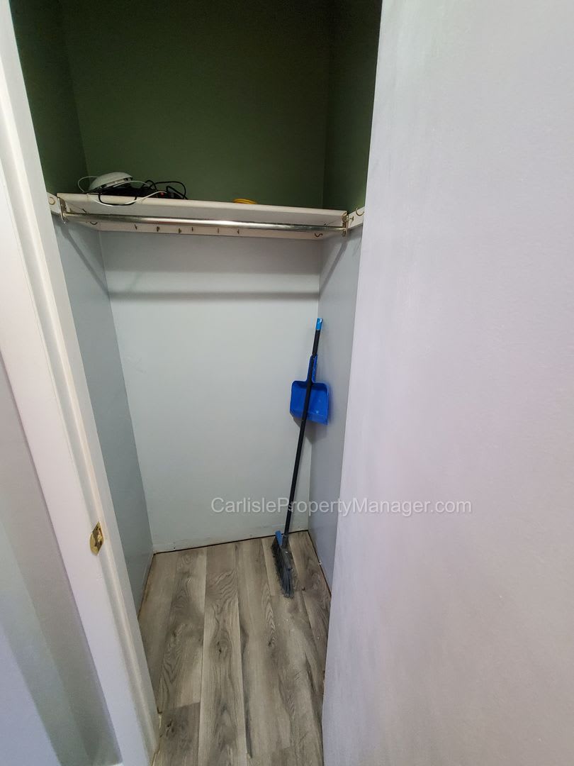Pet Friendly 3 Beds 1 5 Bath Central A C Off Street Parking Basement With Included Laundry And Front And Back Yards – photo 5