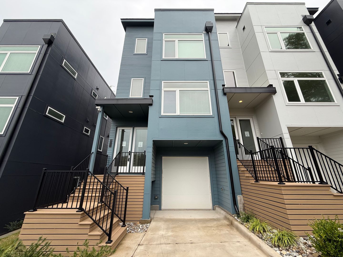 Offering Refundable Application Fees Luxurious New Construction End Unit 4Bd 4Ba Downtown Raleigh Townhome With Rooftop Terrace – photo 1