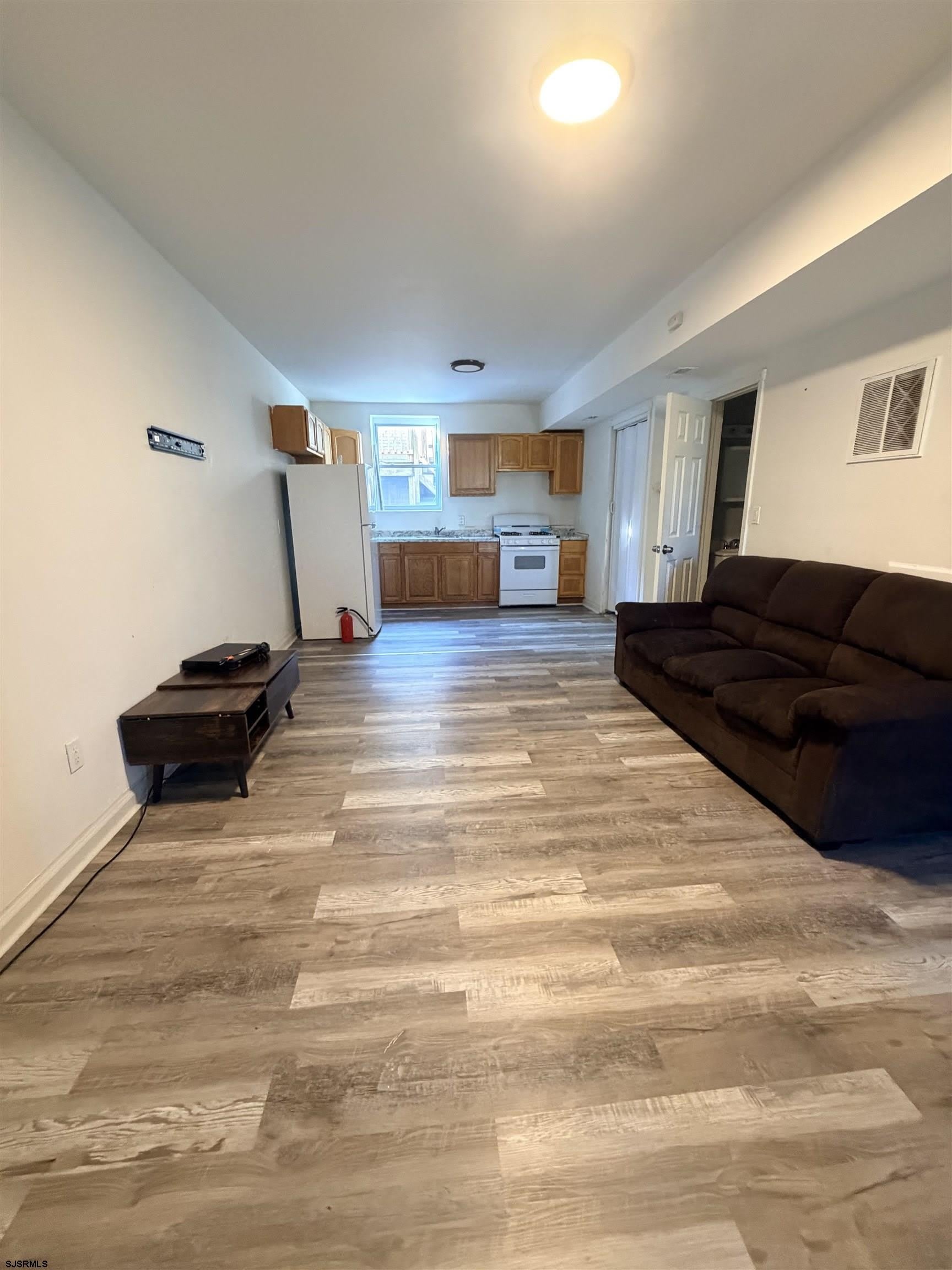 715 Harris Pl – photo 2