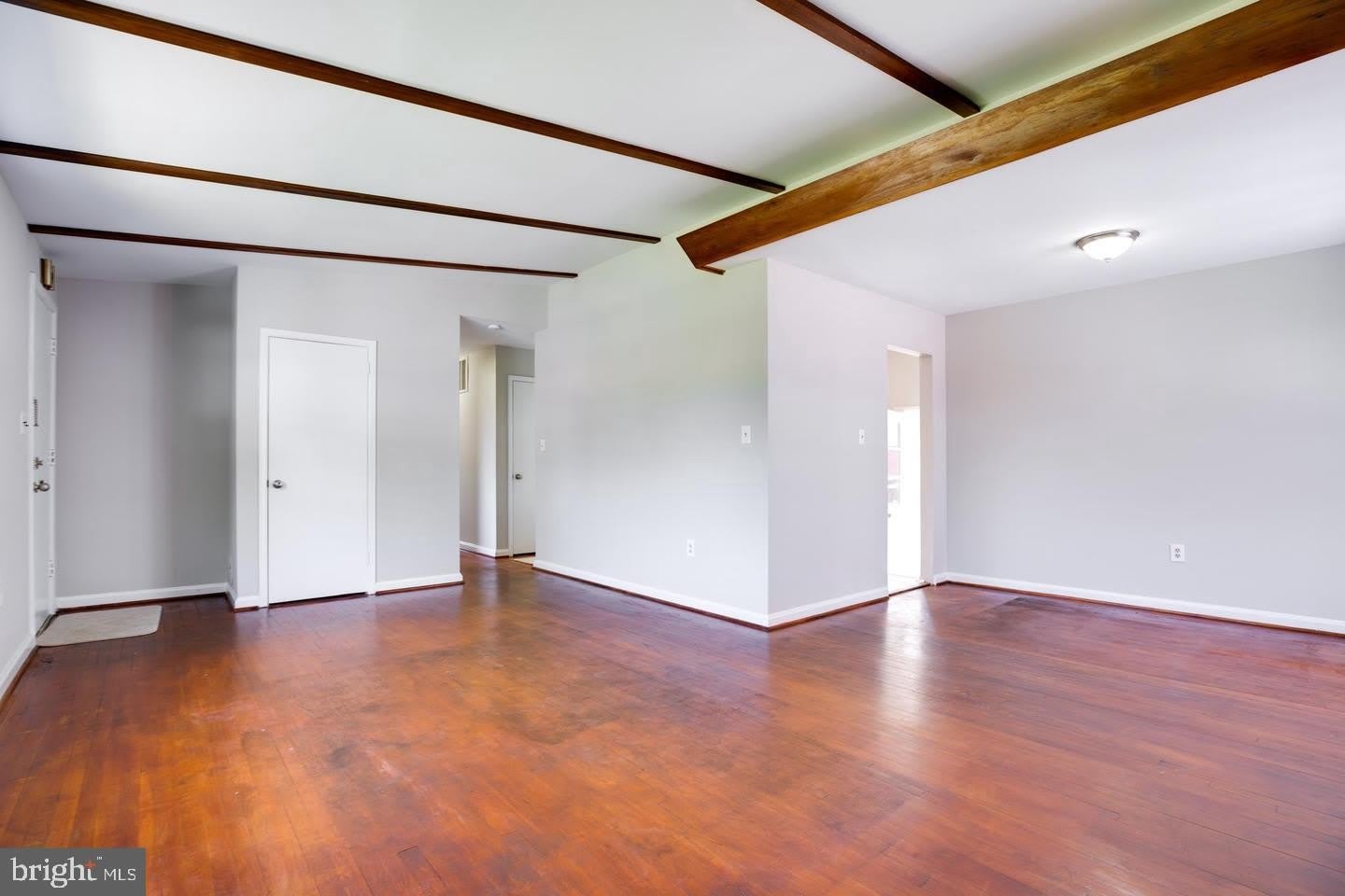 502 N Mansfield Street N – photo 4