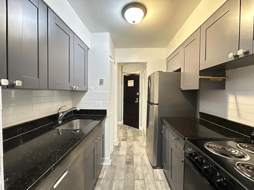 3823 Pine Grove – photo 2