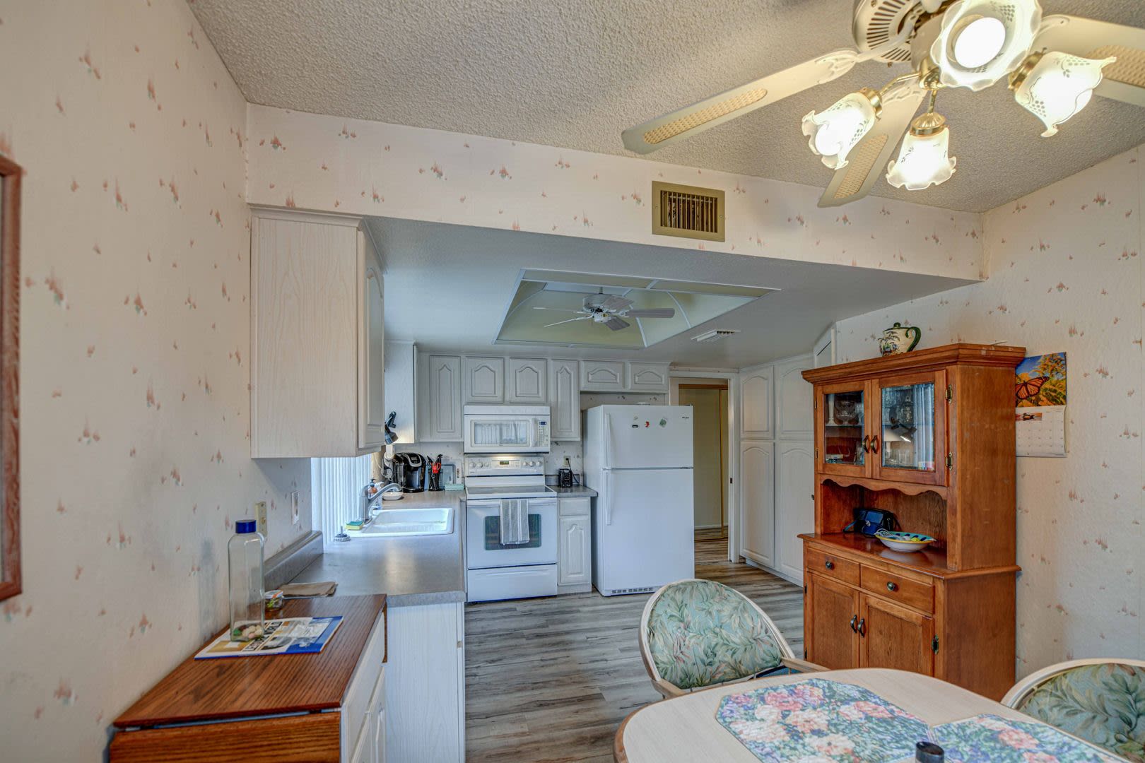 Perfect Home For Enjoying Your Winter In Arizona 2 Bed 2 Bath On The 14Th Fairway Of Heron Lakes Golf Course All In Leisure World A 45 Active Adult Resort Community Available Now Through December 14 2026 – photo 5