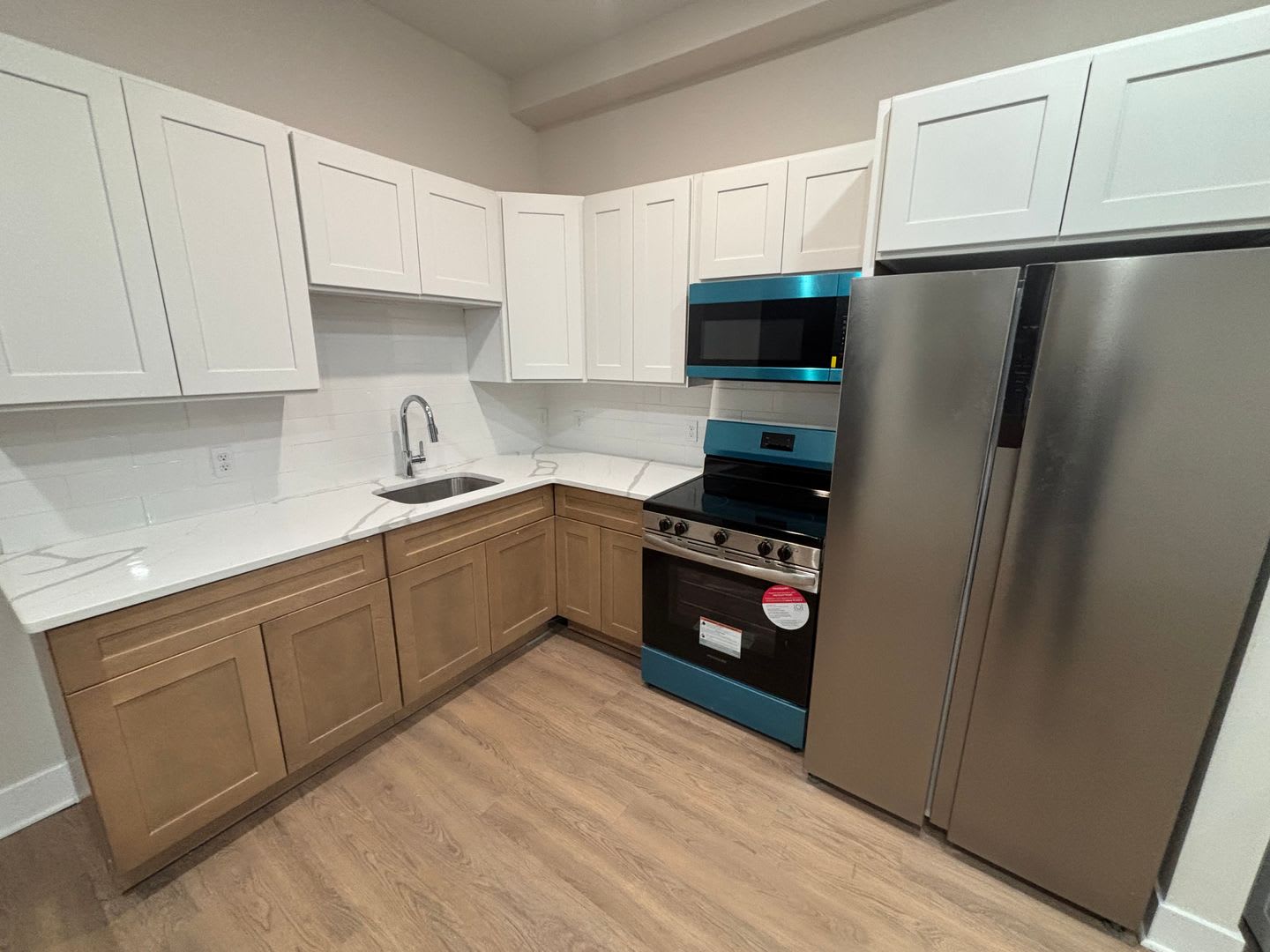 Fully Remodeled 3-Bedroom Apartment – photo 3
