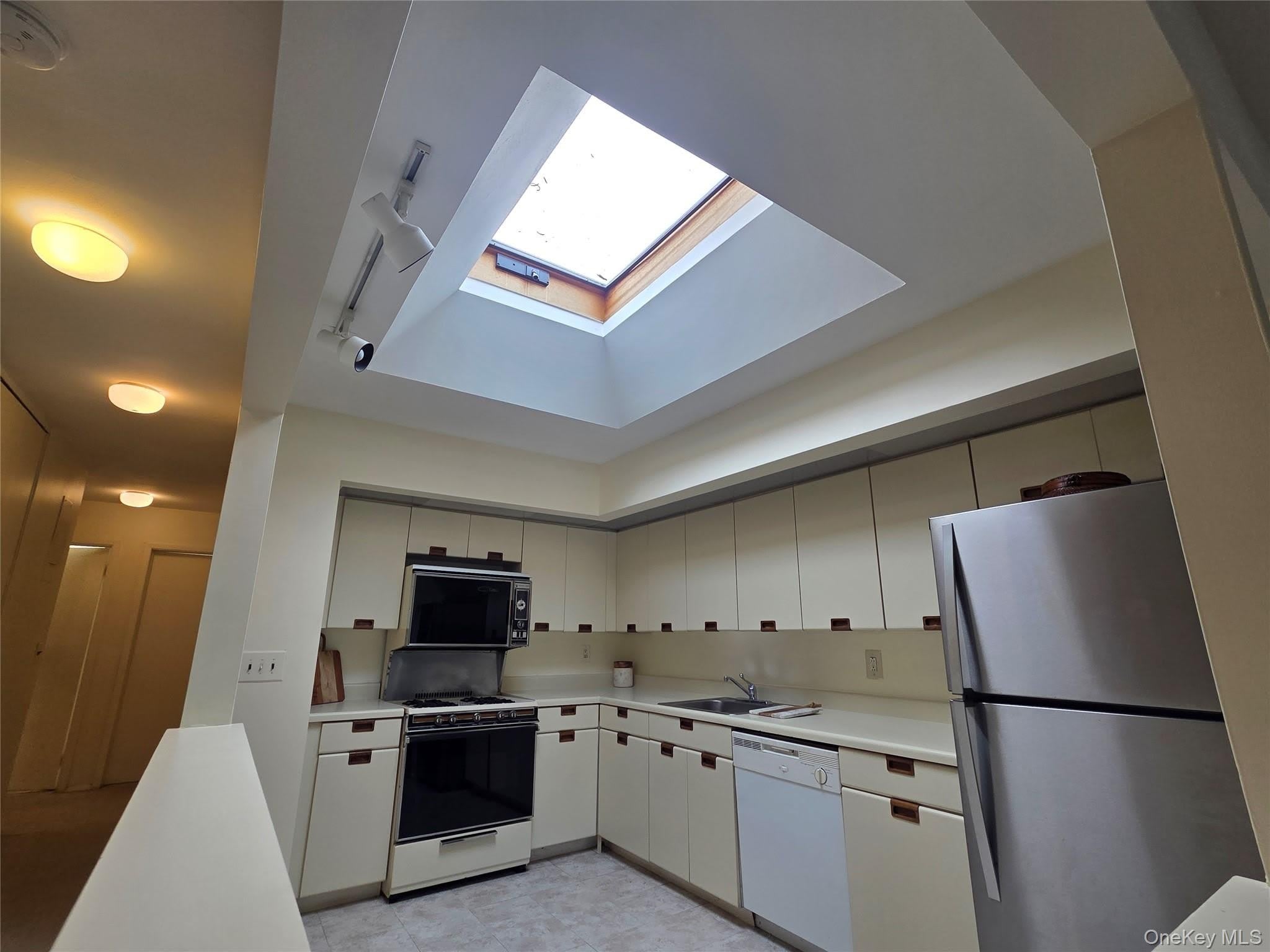 12 29 Diane Place – photo 3