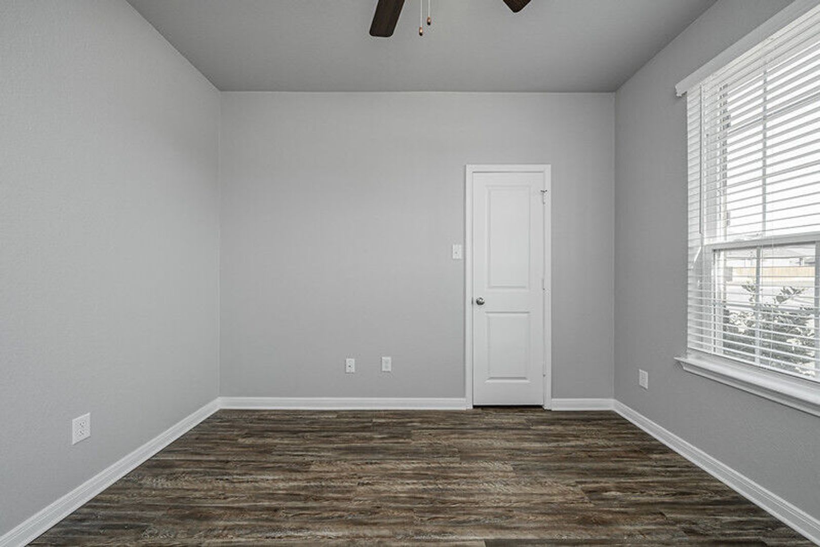 Spacious Single-Family Home Available Now! – photo 5