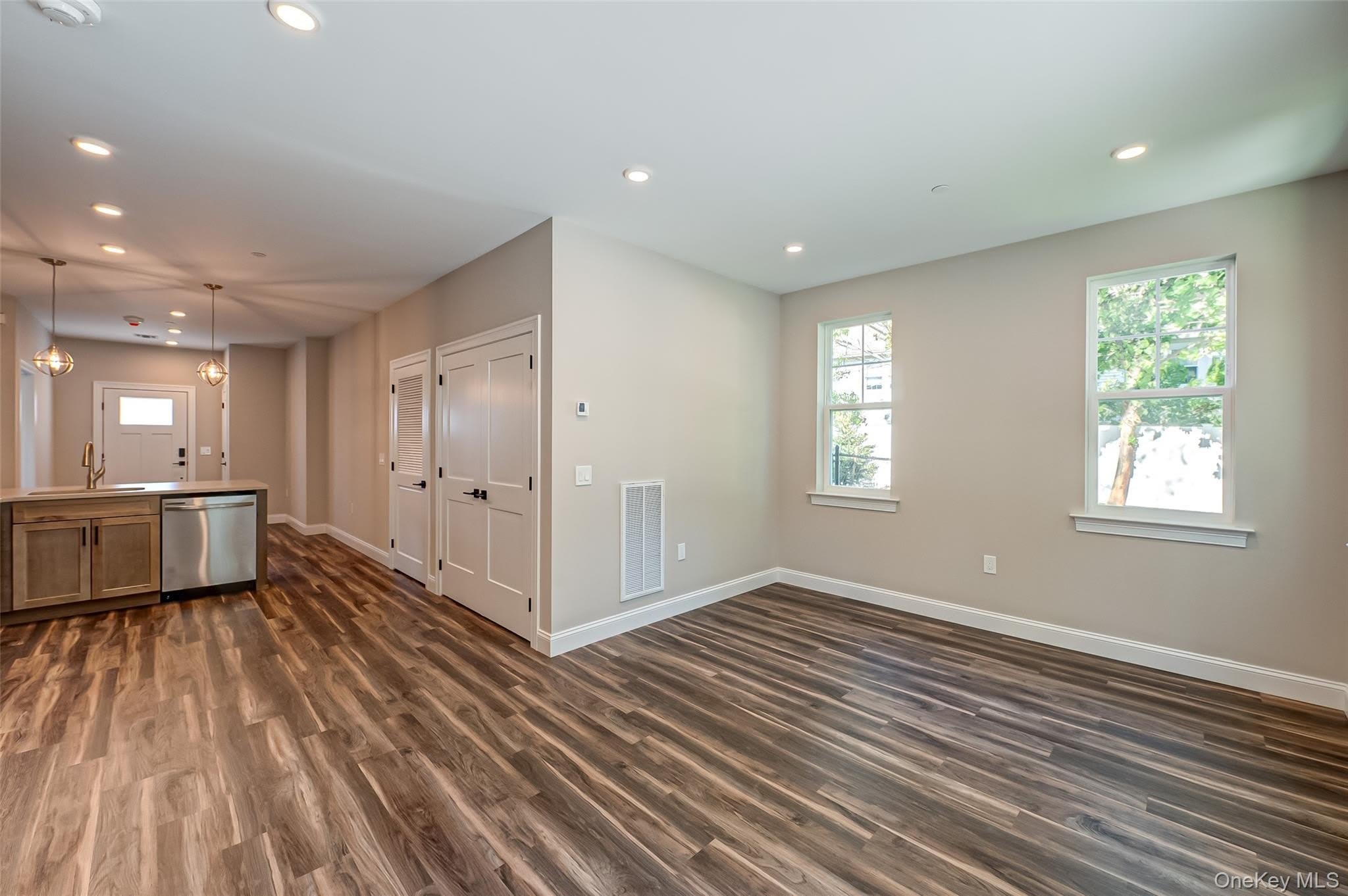 1 Conklin Street – photo 3