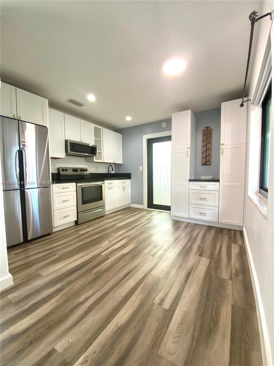 1735 Sw 21 St – photo 2