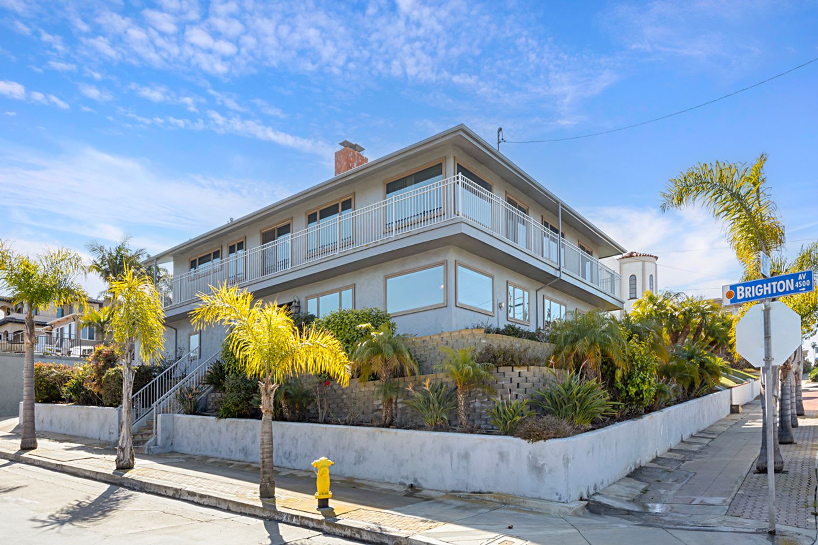 Timeless 4BR/2BA Corner-Lot Home, Perched on the Hills of Ocean Beach. Sweeping Ocean Views – photo 1