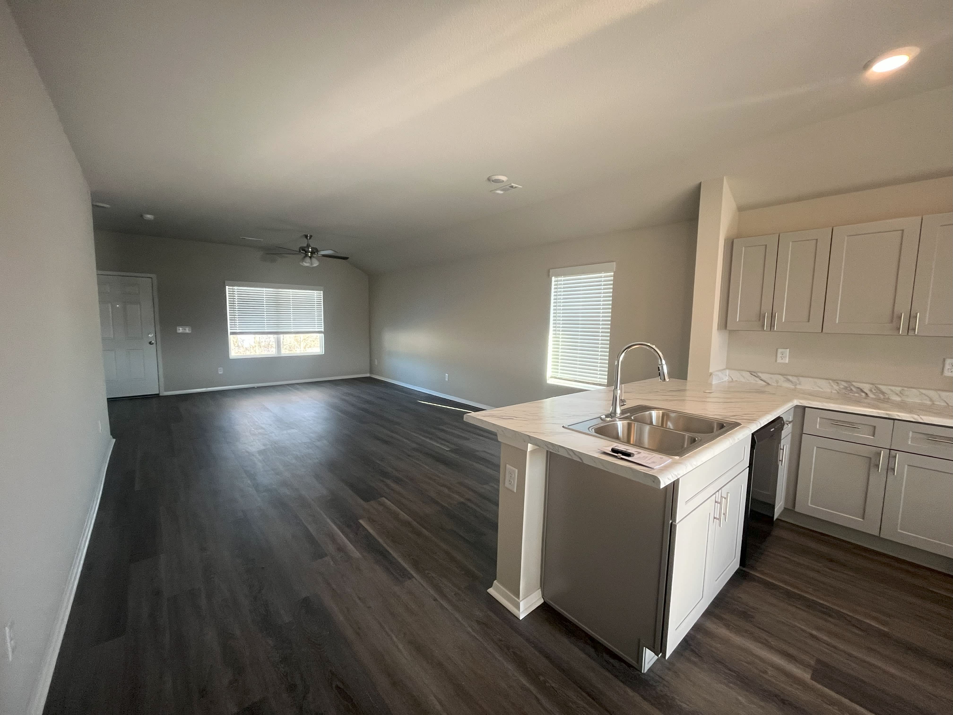 2396 E Illinois Aly – photo 1