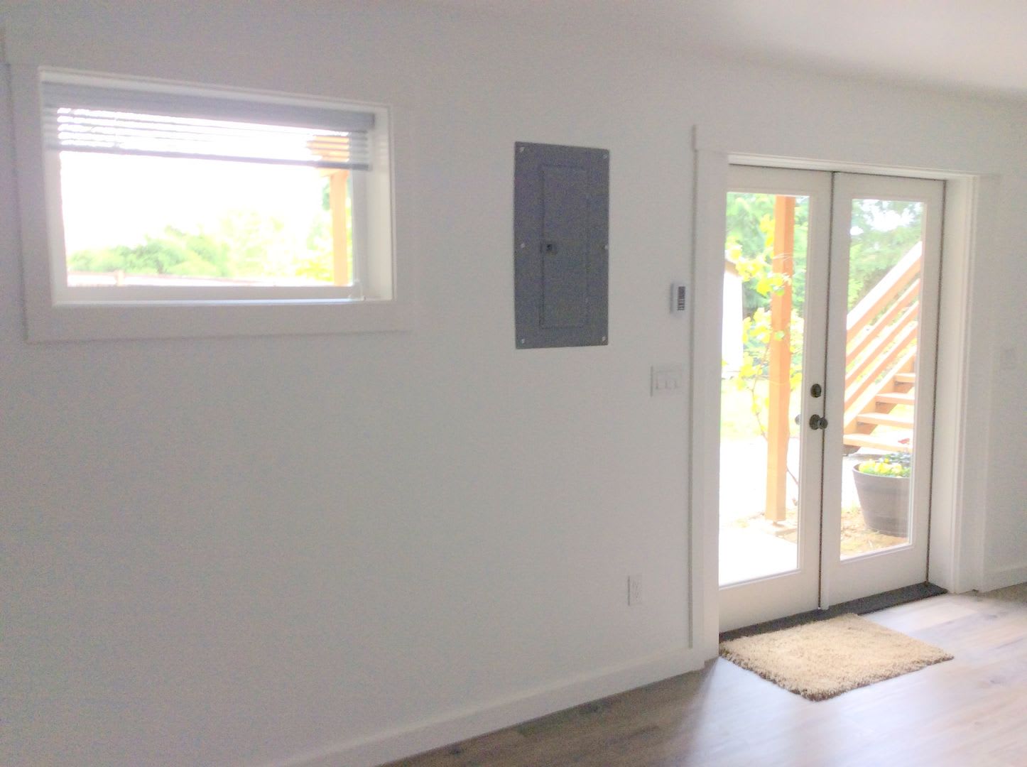 Beautiful Remodeled Basement Apartment! Water, Sewer, Electricity and Garbage Paid by Owners! – photo 5