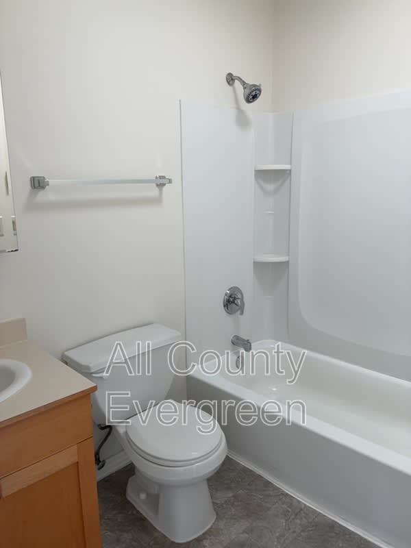 828 Broadway Ave – photo 5
