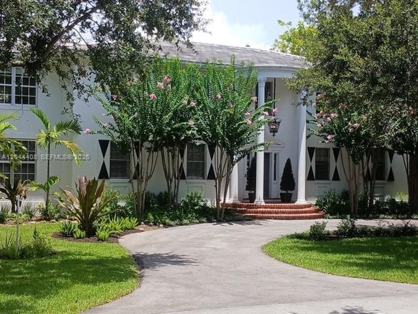 2828 Segovia St Th 1 Coral Gables Fl 33134 – photo 2