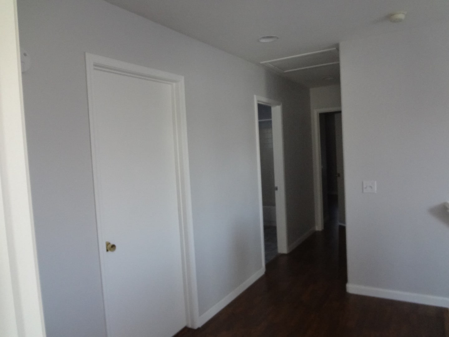This 1 596 Sq Ft Home Has 3 Bedrooms 2 5 Bathrooms A 2 Car Garage Located On A Corner Lot And New Wood Flooring – photo 5