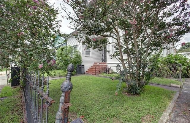 821 BORDEAUX Street – photo 2