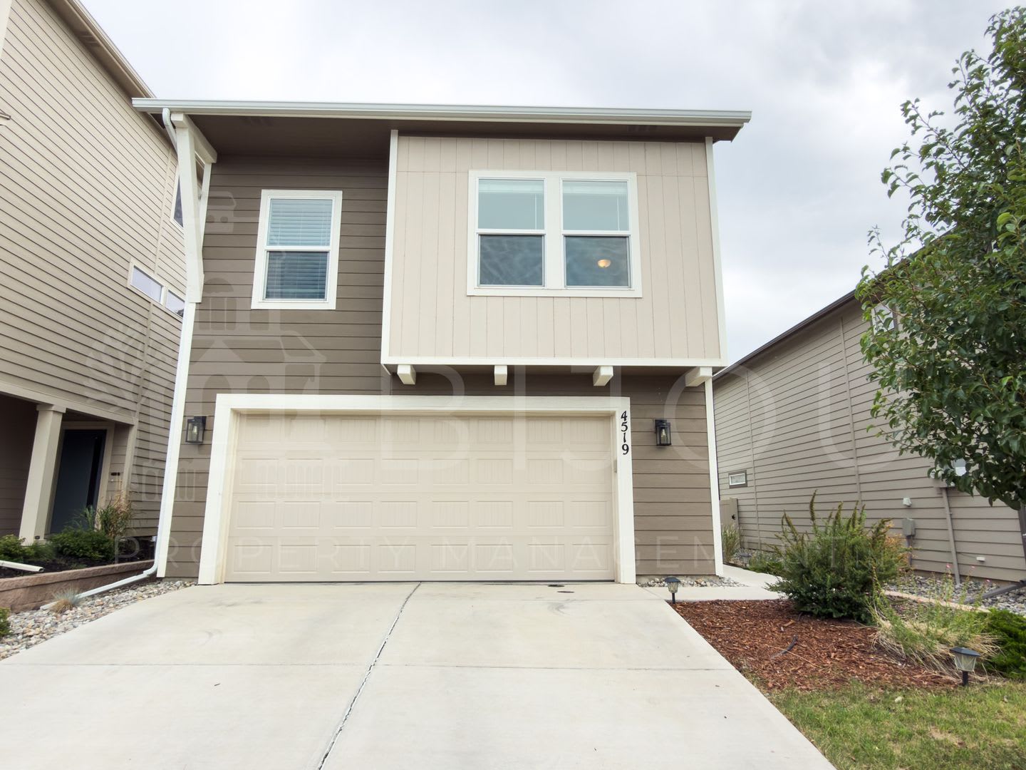 Perfectly Located Off Fountain And Academy – photo 1