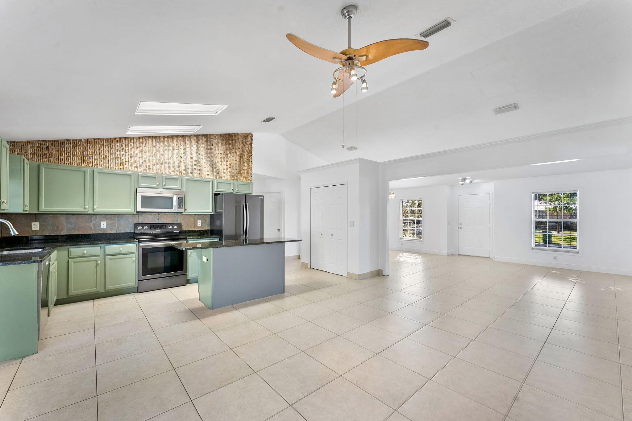 655 SE RON RICO Terrace – photo 4