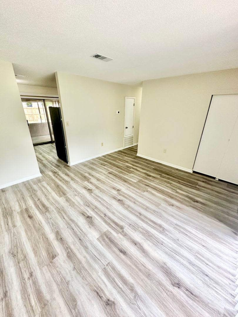 Remodeled 3 bedroom + bonus room & screen patio for rent! – photo 5