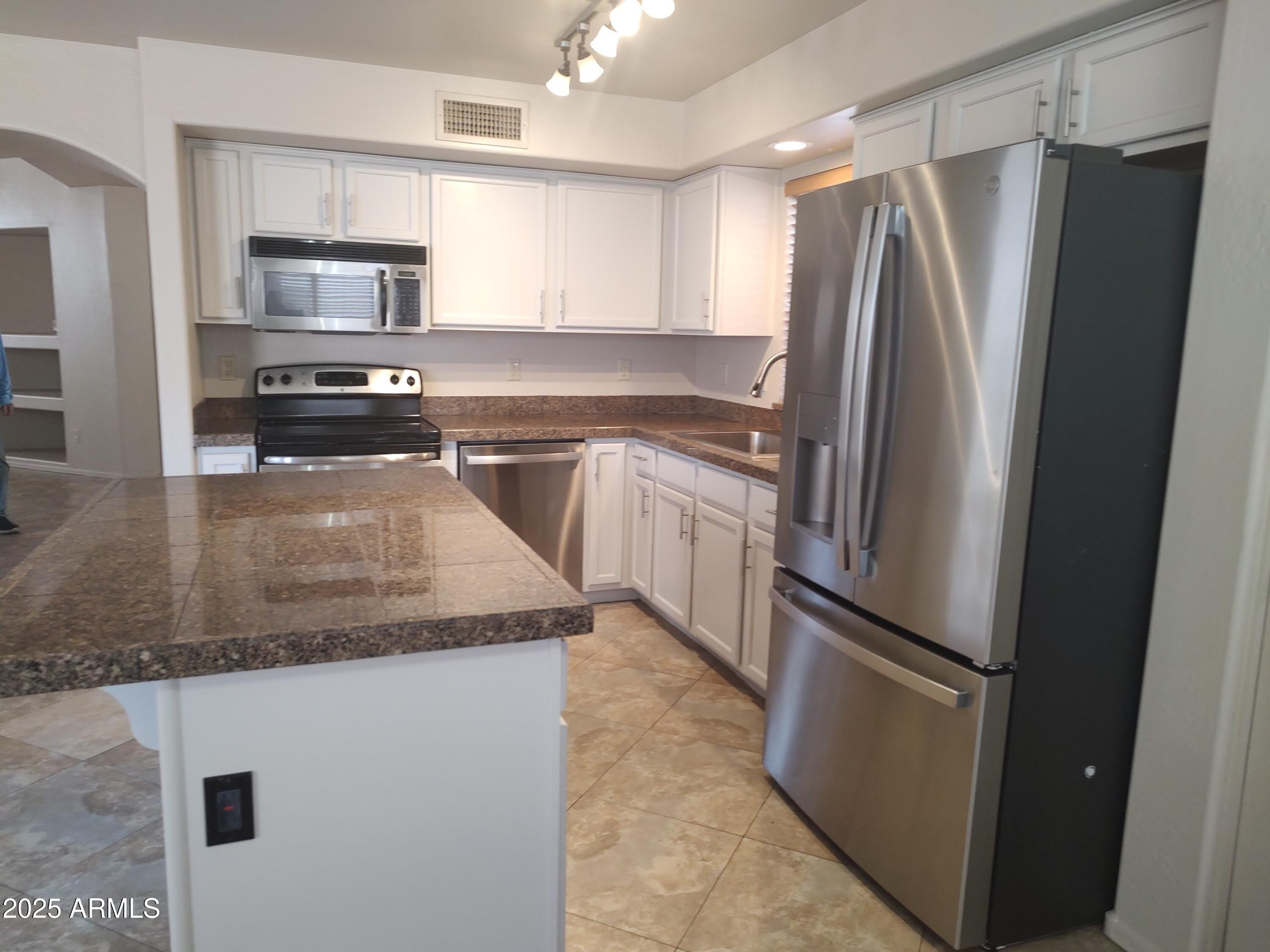 3239 E Kerry Lane – photo 5