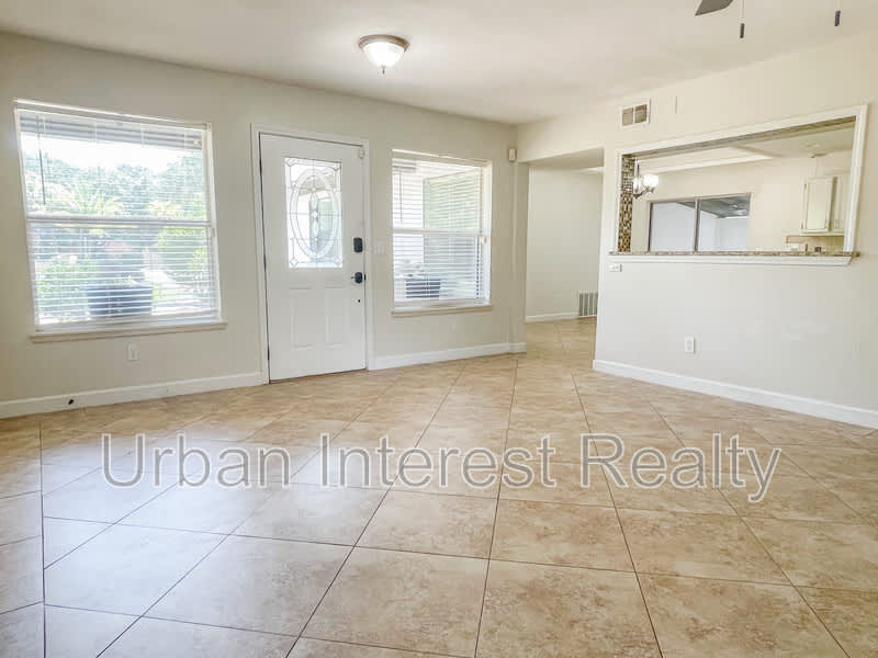 505 Beach Drive – photo 2
