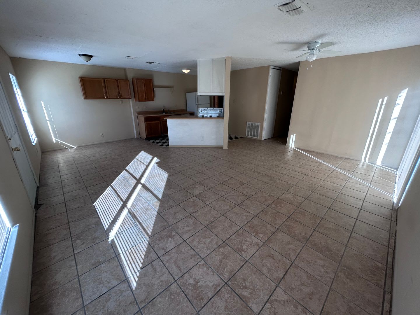 Pet-Friendly 2BR Home with Fenced Front & Backyard! – photo 3