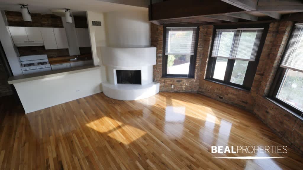 558 W Wellington Ave – photo 1