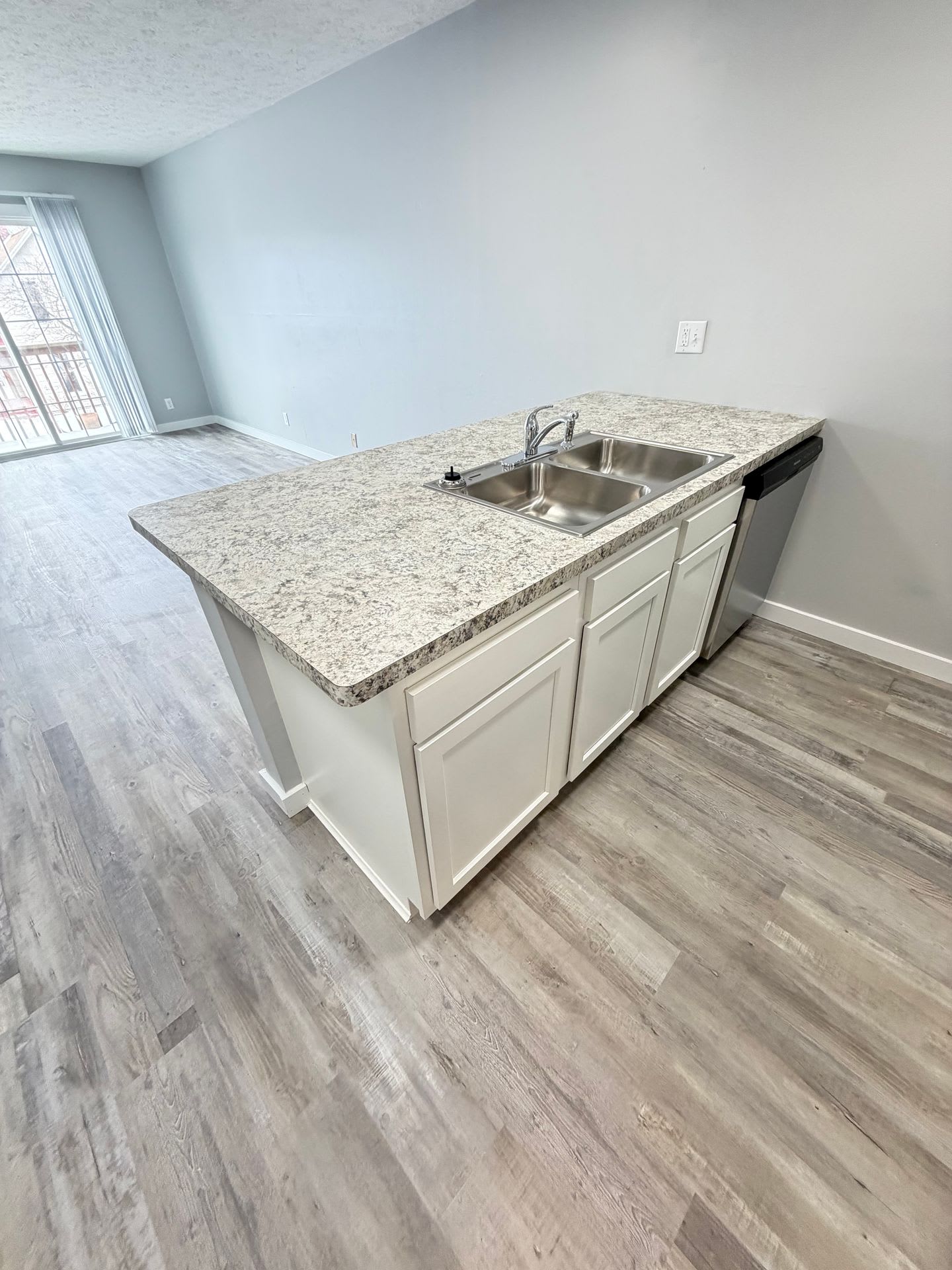 2 Bed 1 Bath 1St Floor Apartment – photo 3