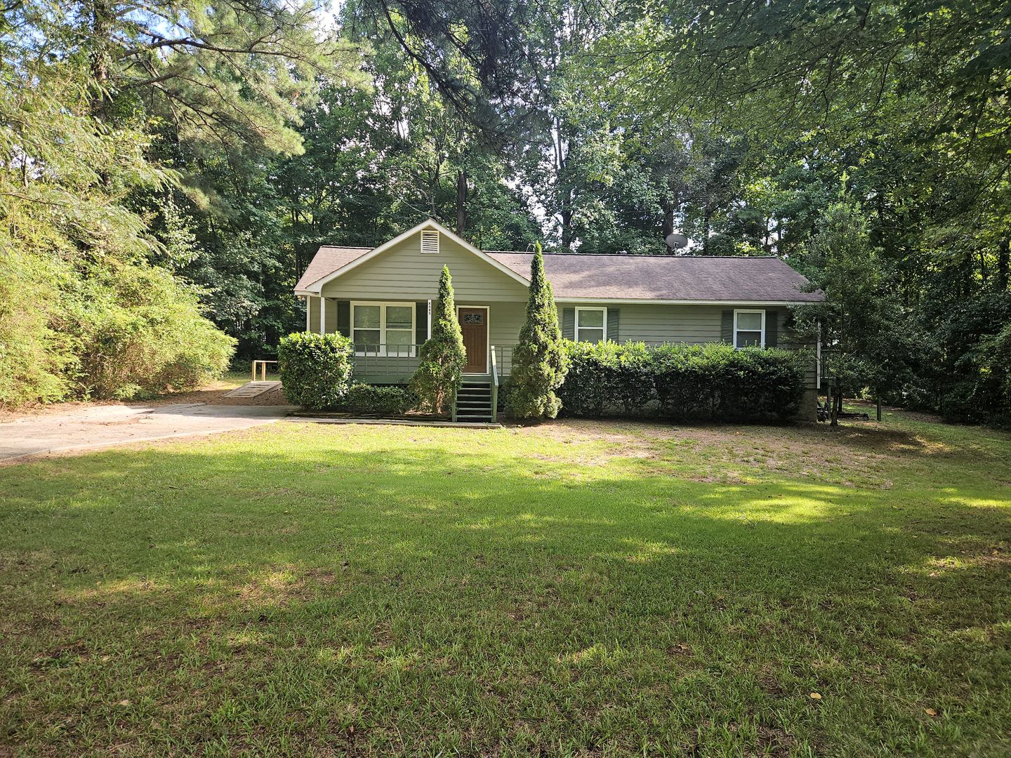 3BR Ranch In Powder Springs – photo 2