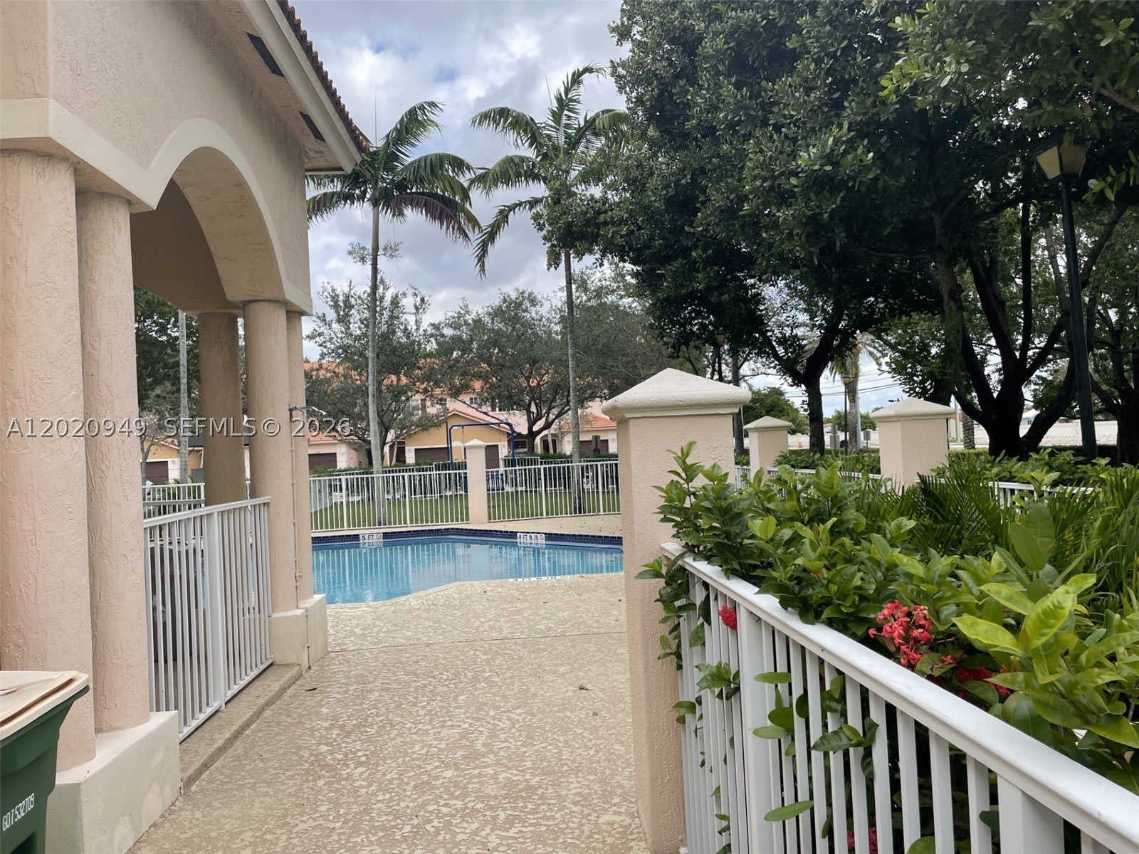 8835 S Isles Cir – photo 5