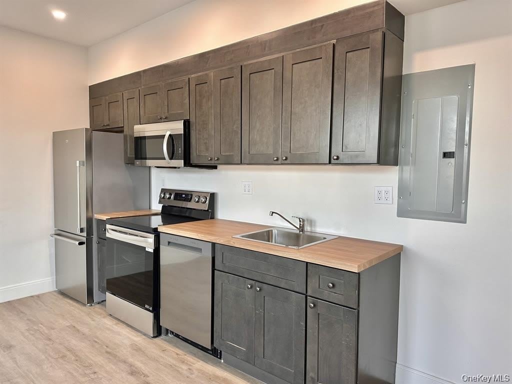 362 W MERRICK Road – photo 2