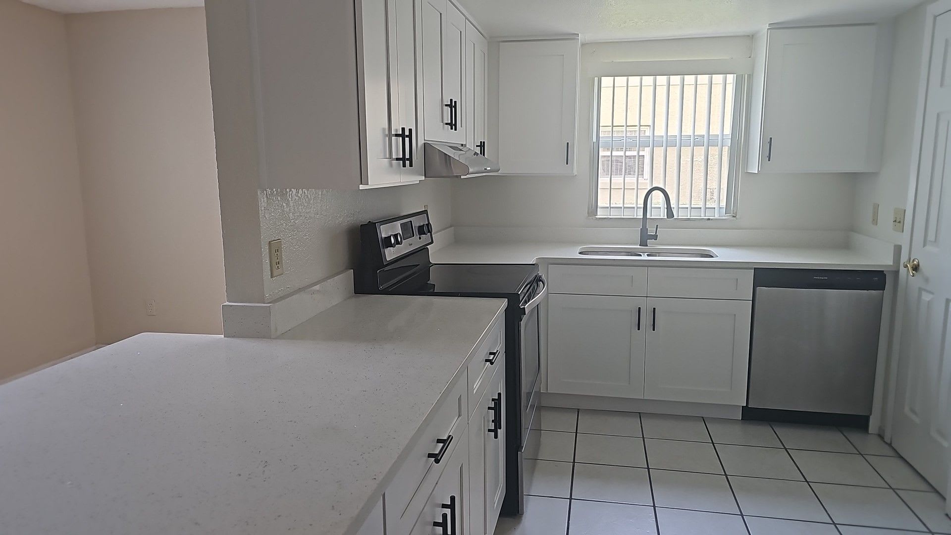 Hawthorne Village Condo- Unit 6 – photo 2
