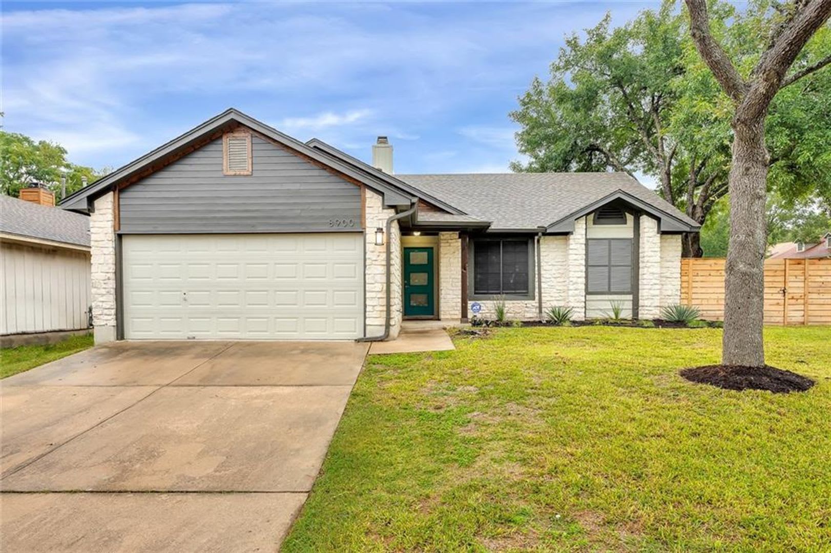 Updated 4-Bedroom Home in Buckingham Estates – photo 2