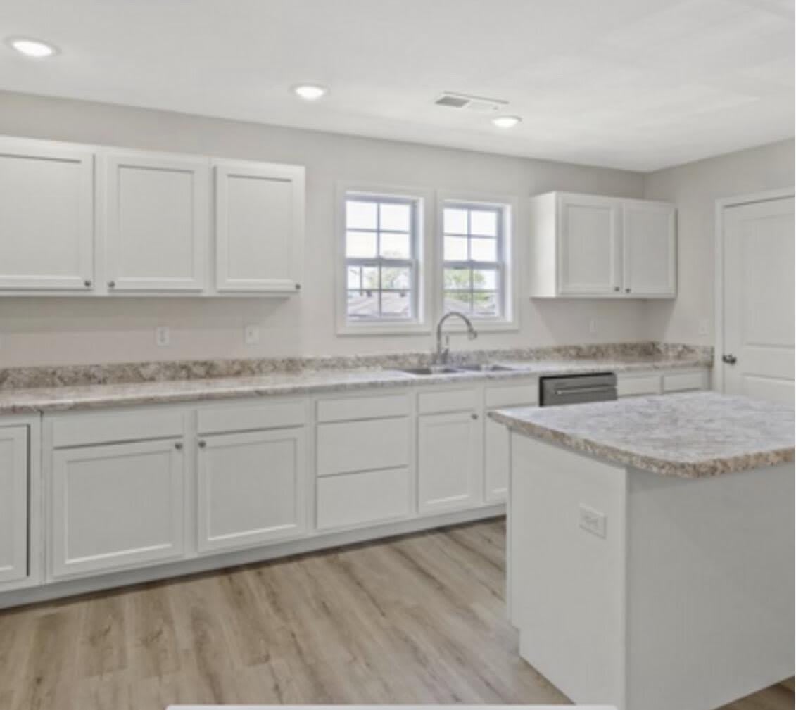 275 Broadway Street – photo 2