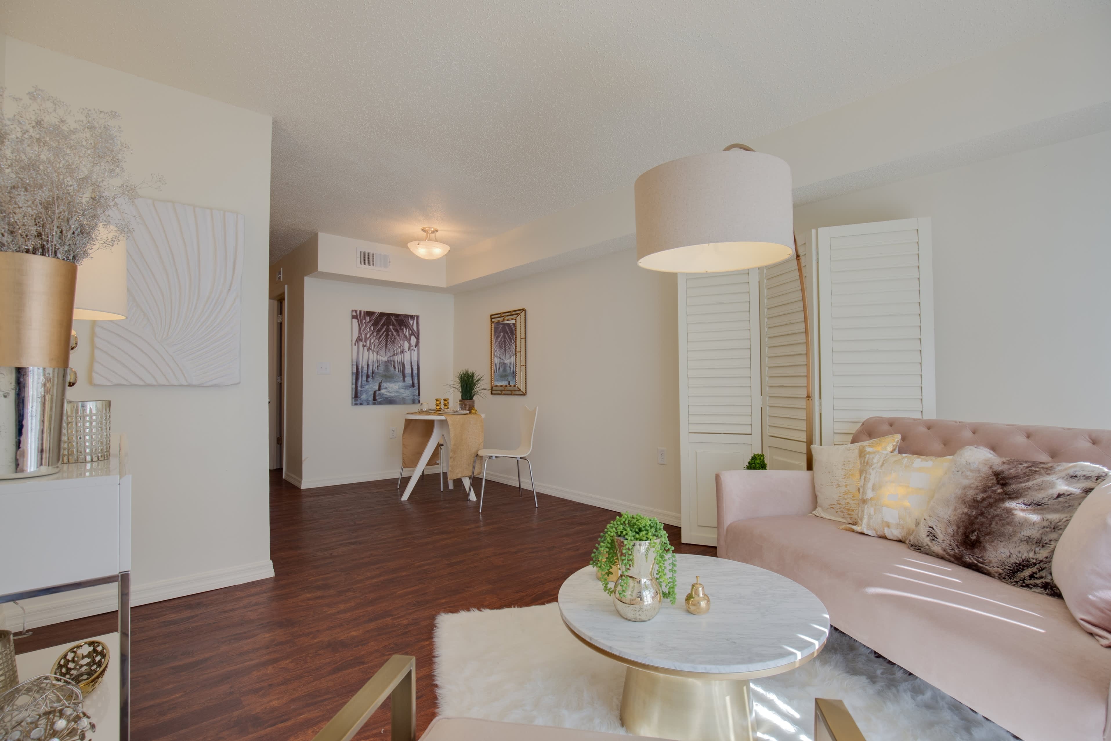 Unique Garage Studio Unit In St Nicholas Area – photo 3