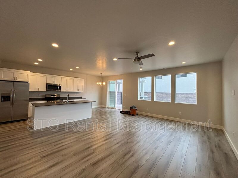 1085 S 4380 W – photo 3