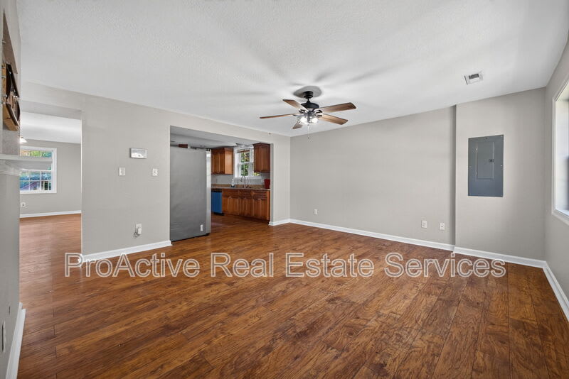 1065 Lindenwood aave – photo 3