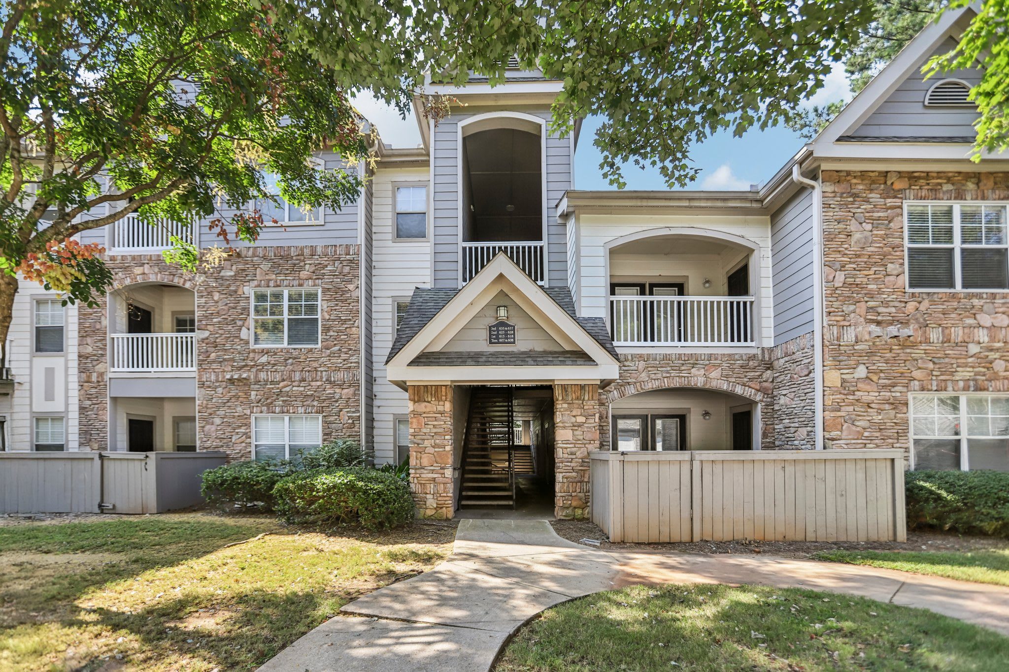 Fieldstone – photo 1