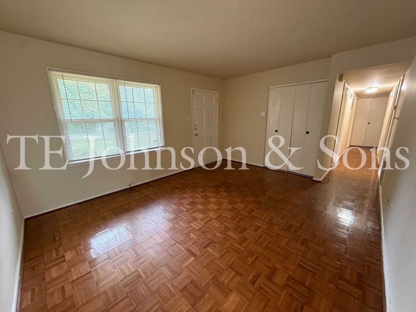 Charming 4 Bedroom Ranch with Fenced Yard and Hardwood Floors – photo 5