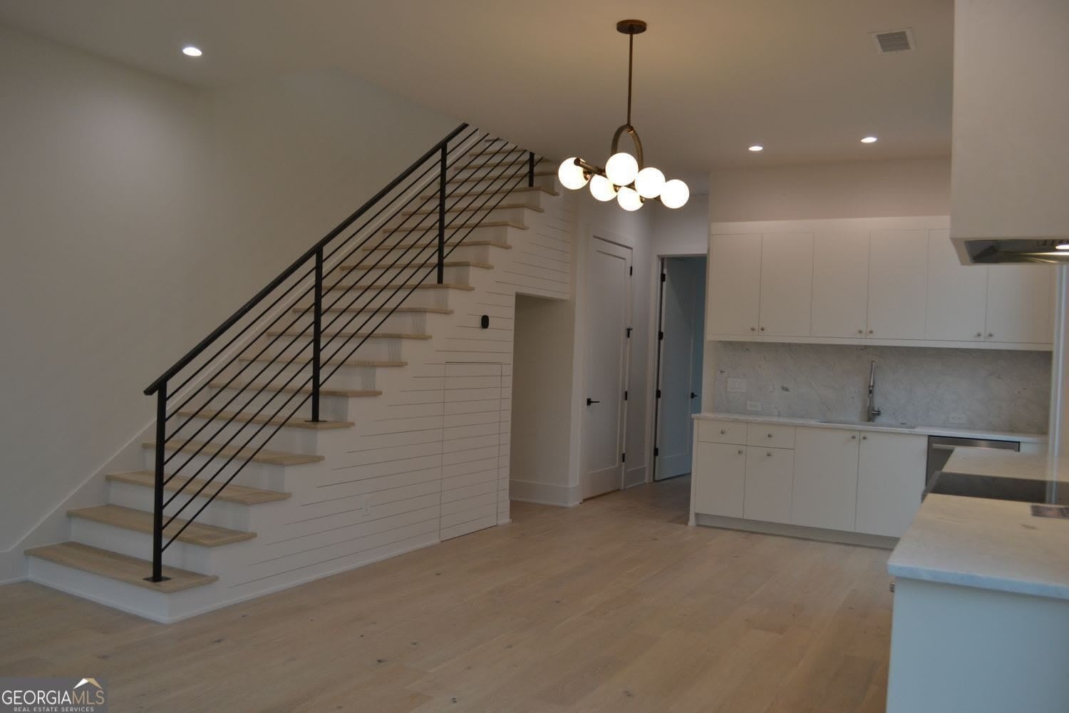 370 2nd Street – photo 4