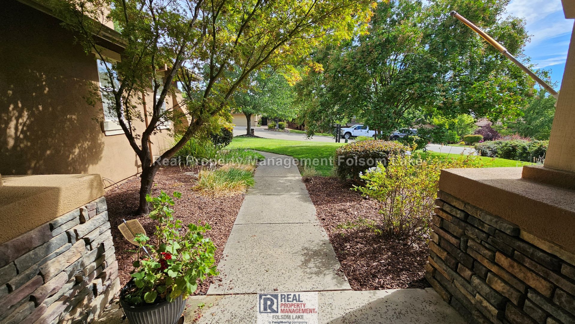 Spacious 5-Bedroom 3-Bath Plus Bonus Room with Pool, Spa & Scenic Views – photo 3