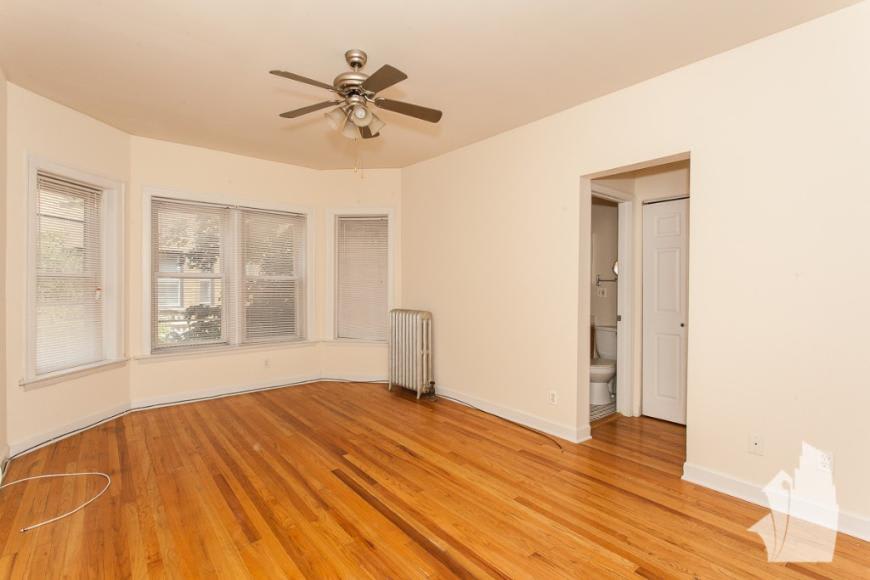 3916 North Pine Grove Ave. – photo 3