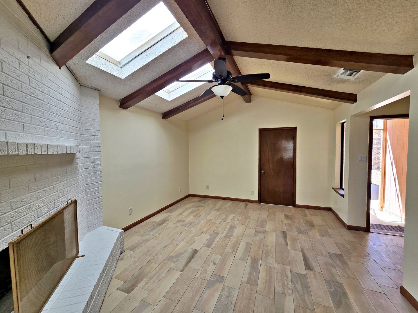 Charming Cul-de-Sac Home with Mountain Views – photo 4