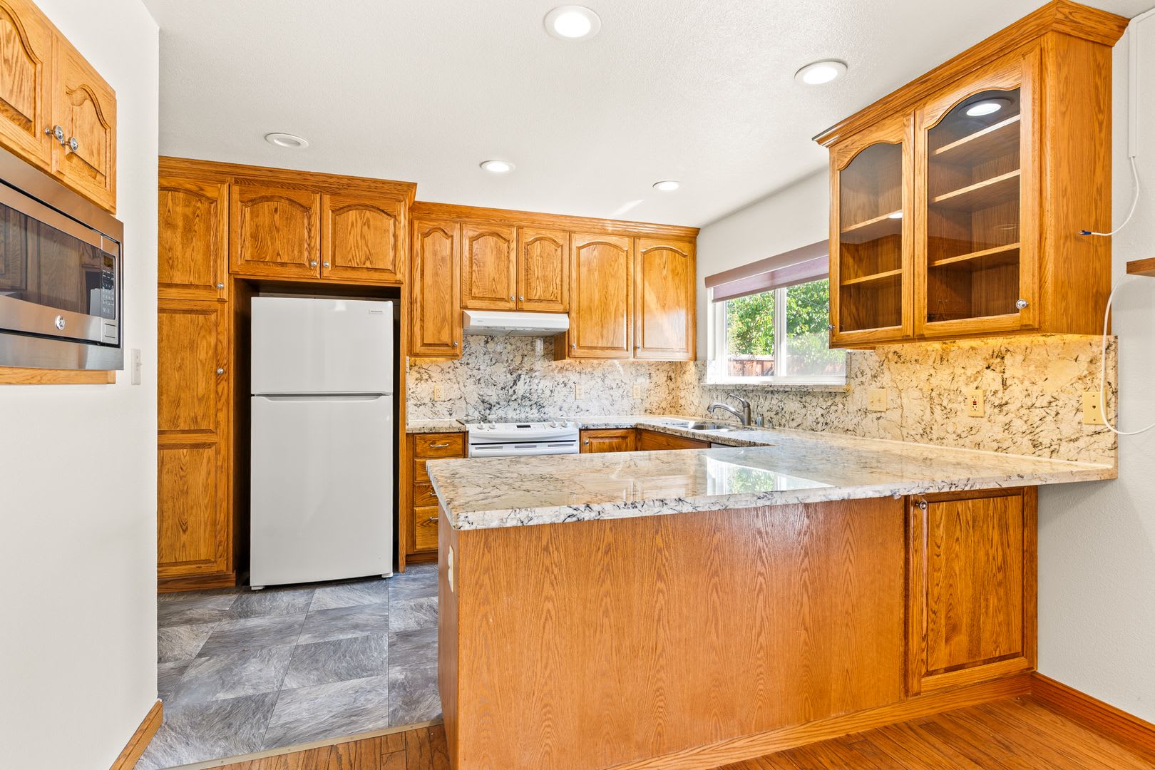 Charming West Dublin Home With an Expansive Backyard Oasis – photo 4