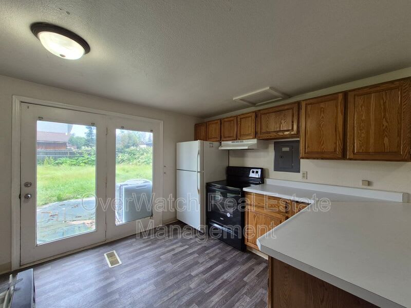 1604 Elmendorf Drive – photo 2