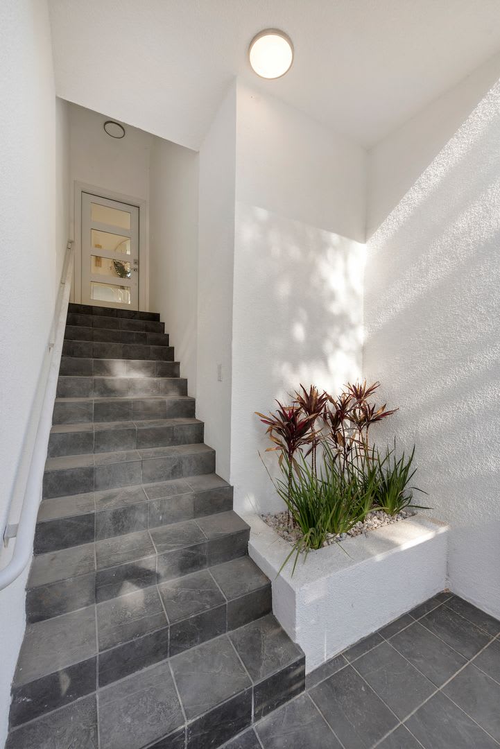 Beautifully Renovated Hollywood Hills House – photo 3