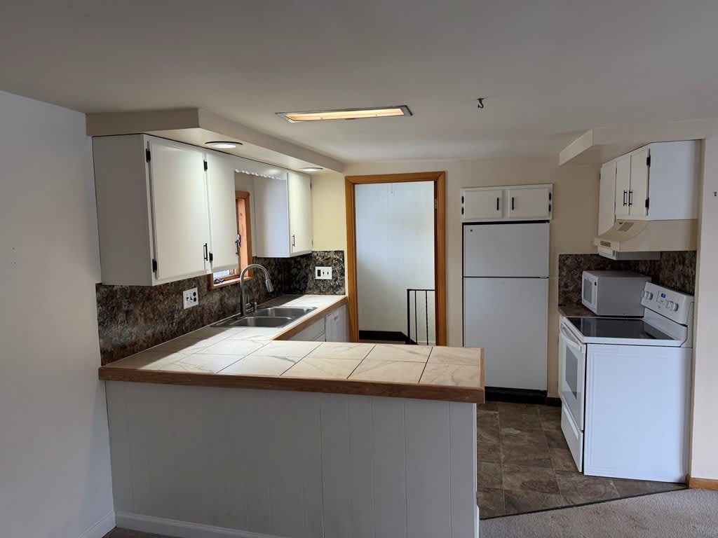 140 S Main St. Apt. #3 – photo 3