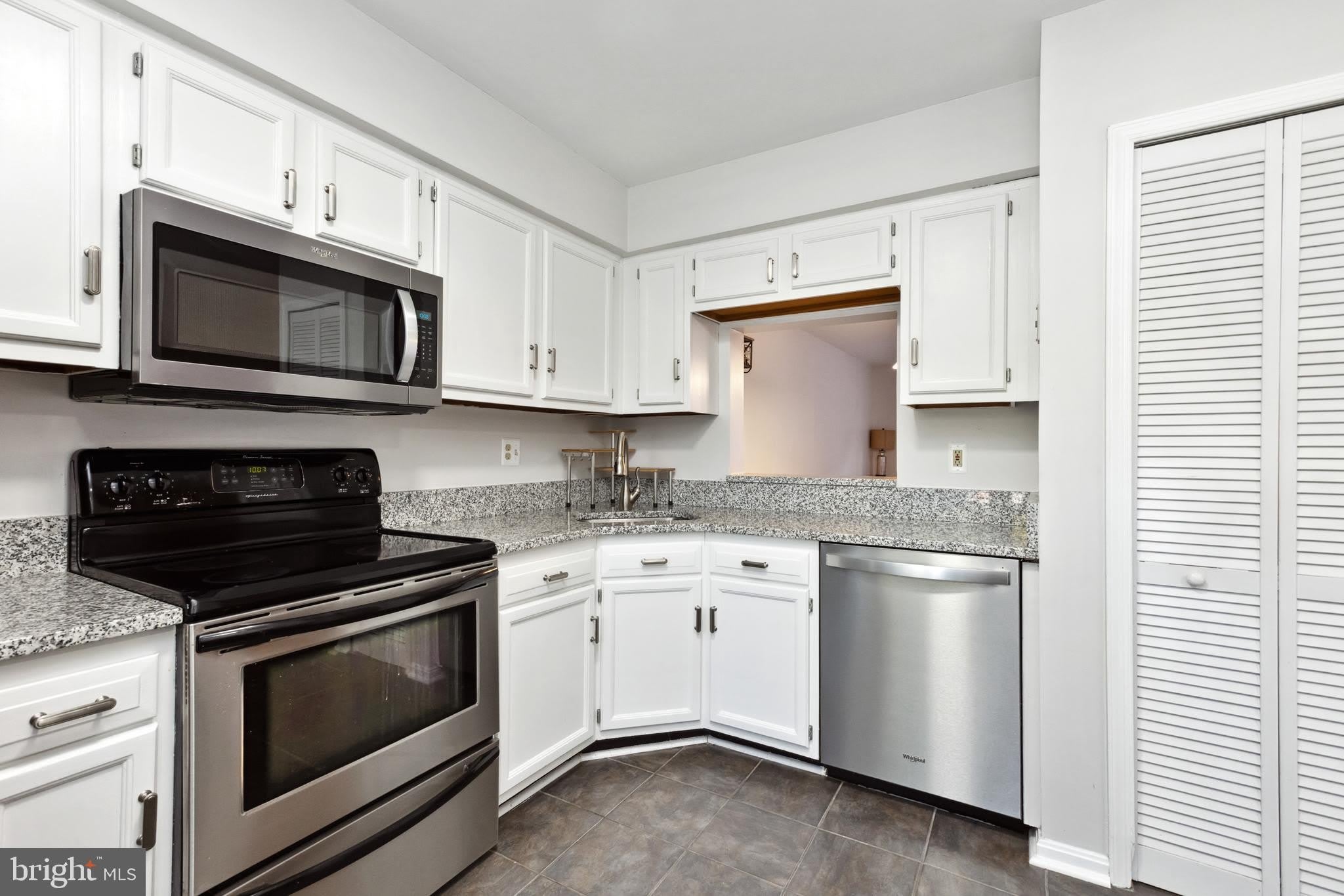 9525 CLOCKTOWER Lane – photo 5